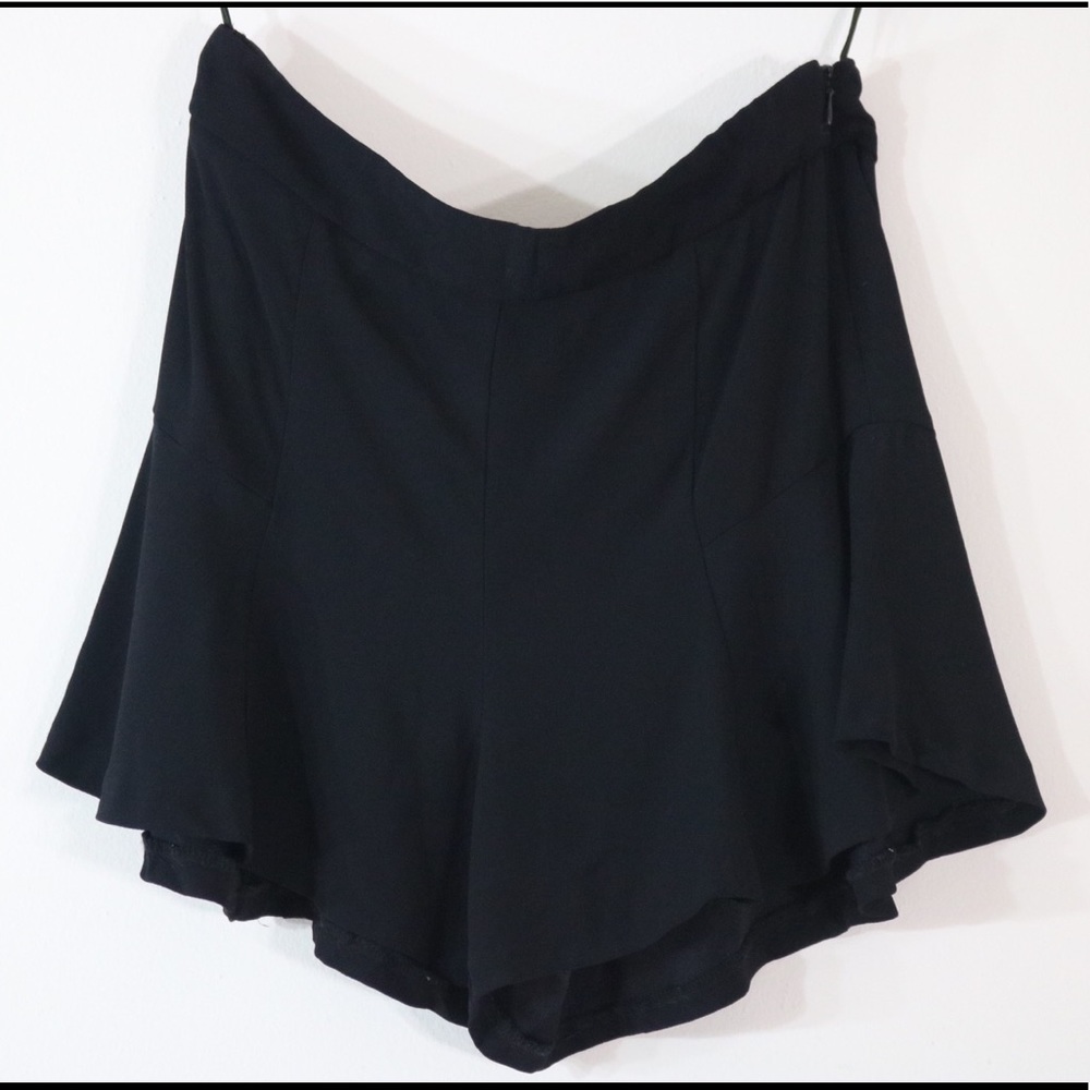 Zara Shorts that look like a Skirt